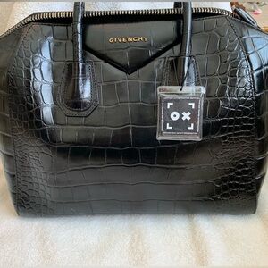 GIVENCHY

Calfskin Crocodile Embossed Small Antigona Black tote